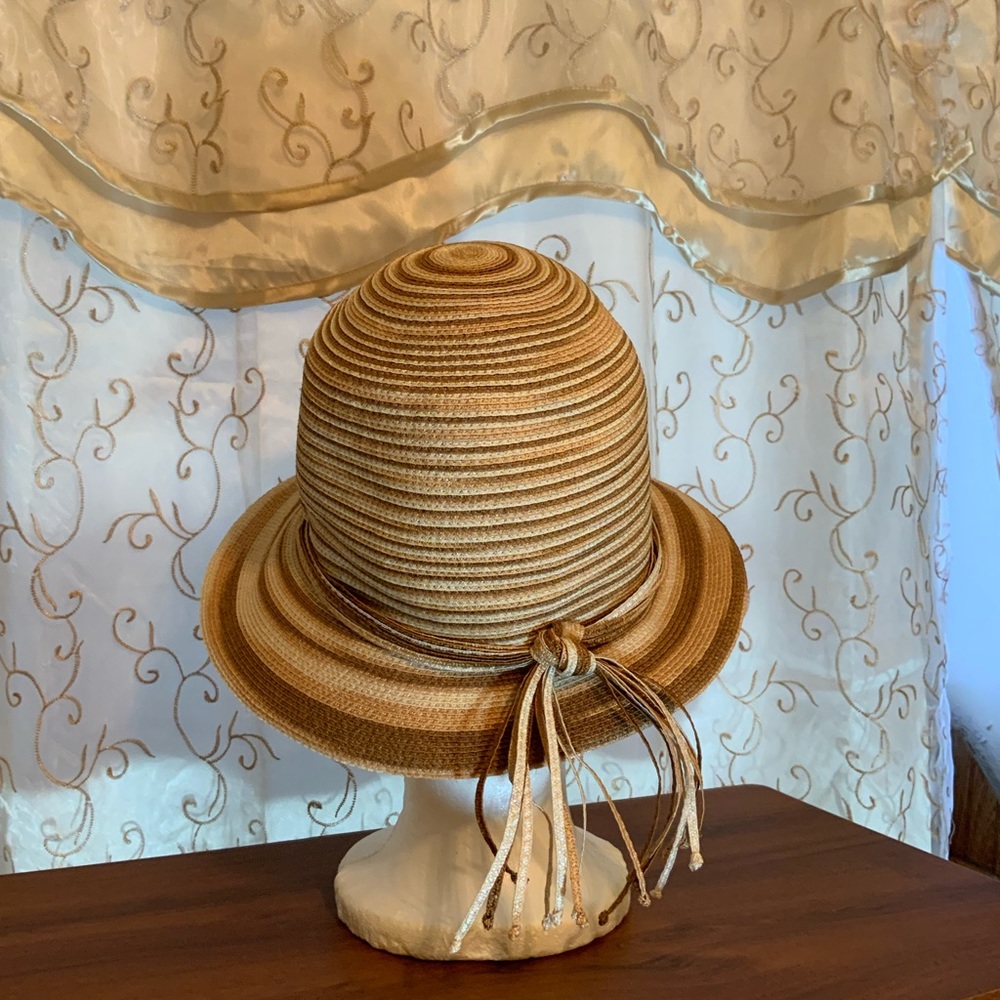 Frank Olive VTG Summer hat in a tall bonnet style